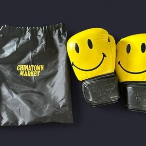 Chinatown Market Yellow Smiley Face Gloves